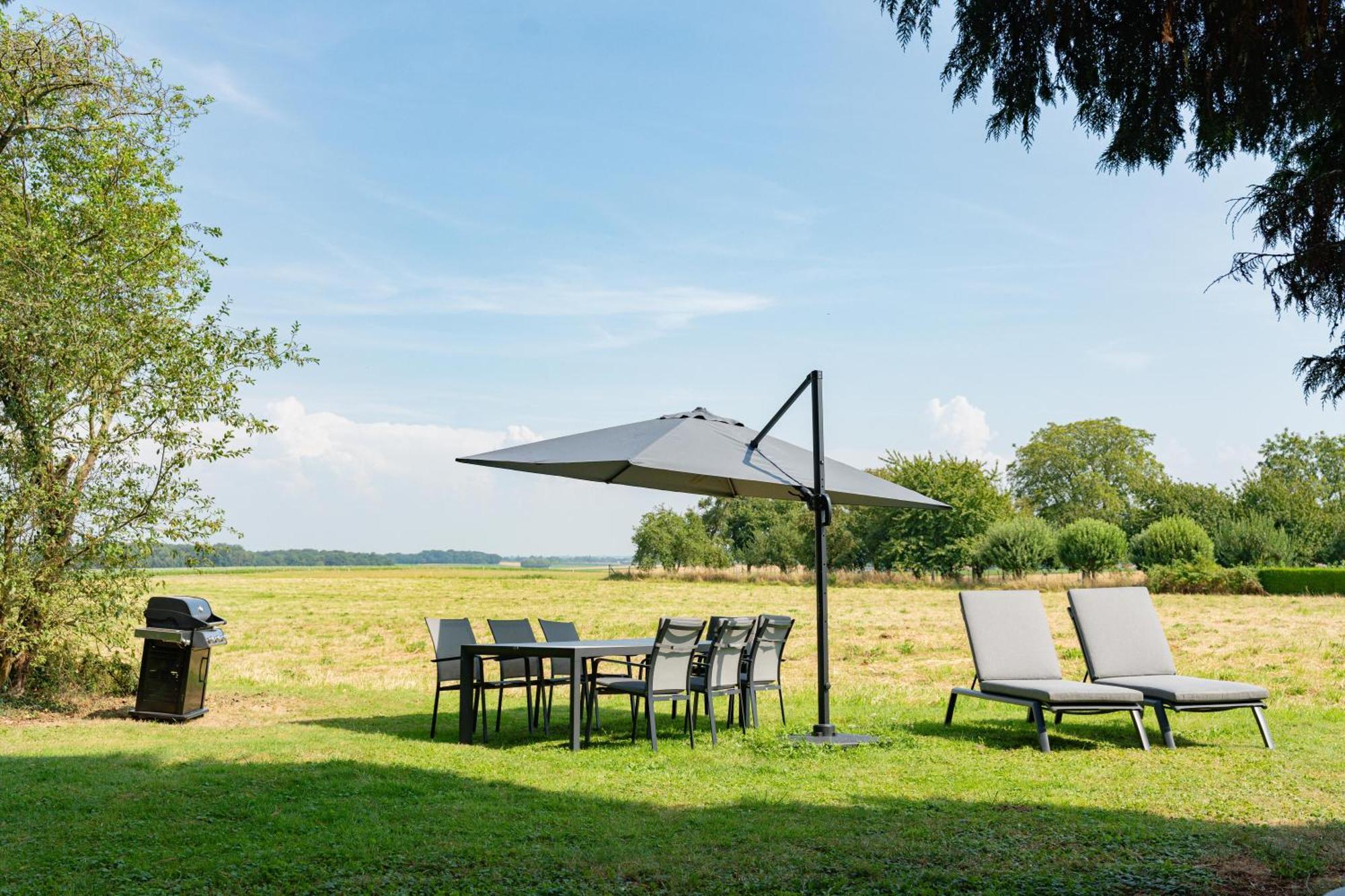 Manoir Du Moulin Hotel Berloz ภายนอก รูปภาพ